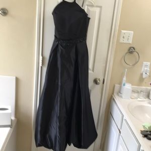 Vnaix halter top fully lined dress. EUC
